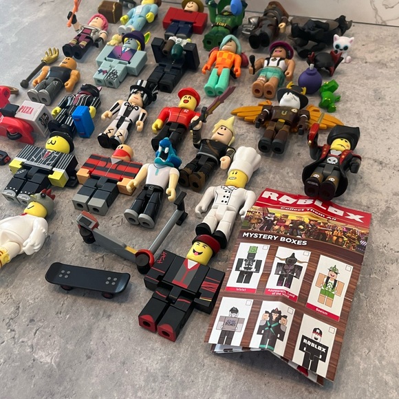 Roblox large lot of figurine toys - Picture 2 of 15